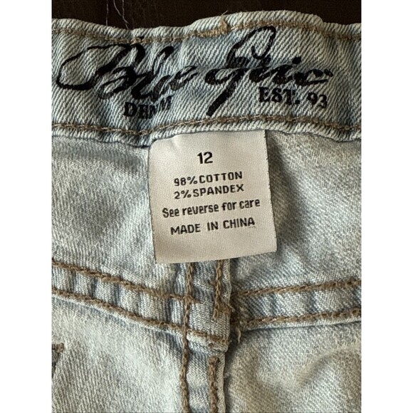 Blue Epic Women’s Light Wash Flower Embroidered Denim Shorts Size 12 - Picture 3 of 9